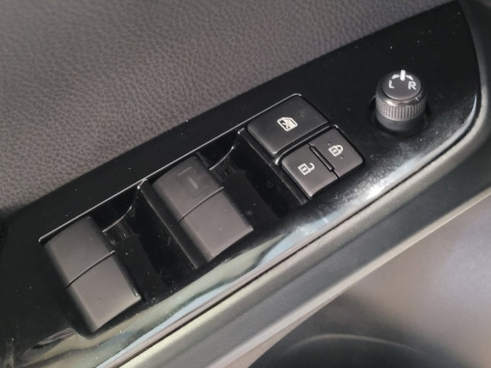 Used 2022 Toyota Prius XLE FWD image 27