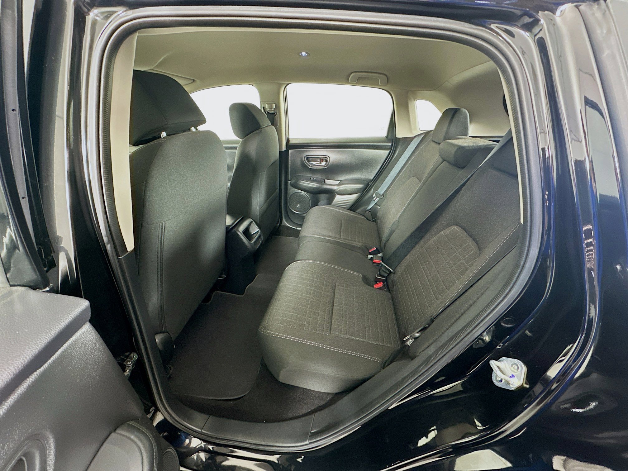 Used 2025 Honda HR-V LX image 25