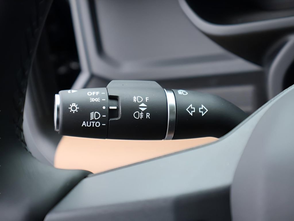 New 2026 Land Rover Defender 110 S image 34