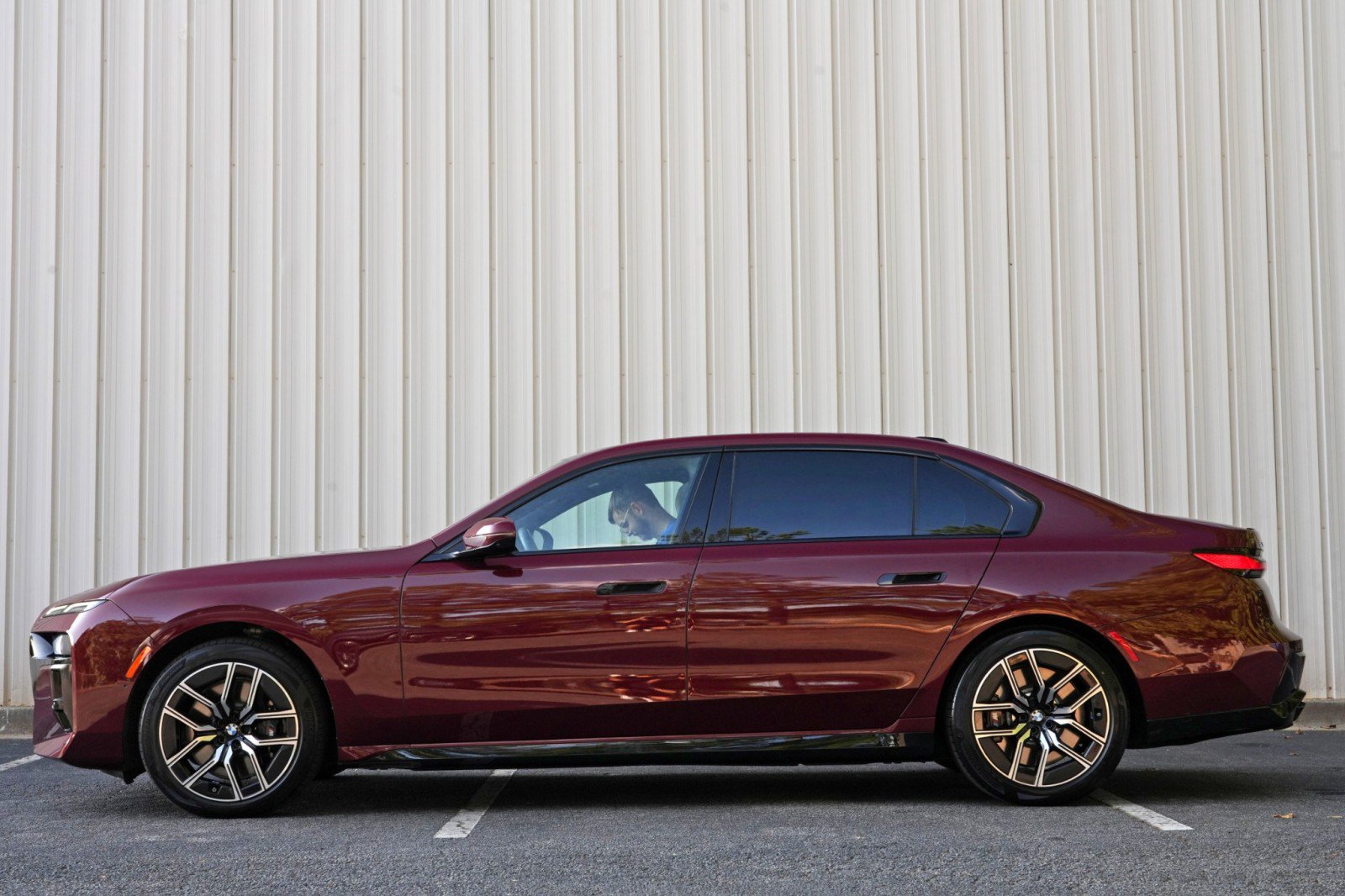 Used 2023 BMW 760i xDrive AWD/4WD image 9