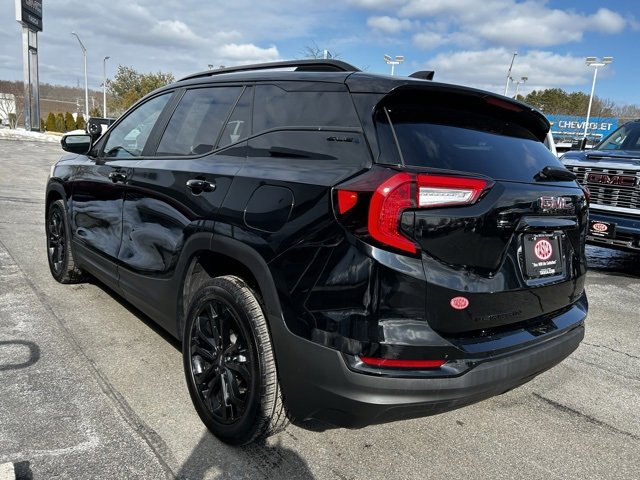 Used 2022 GMC Terrain SLE w/ Driver Convenience Package image 4