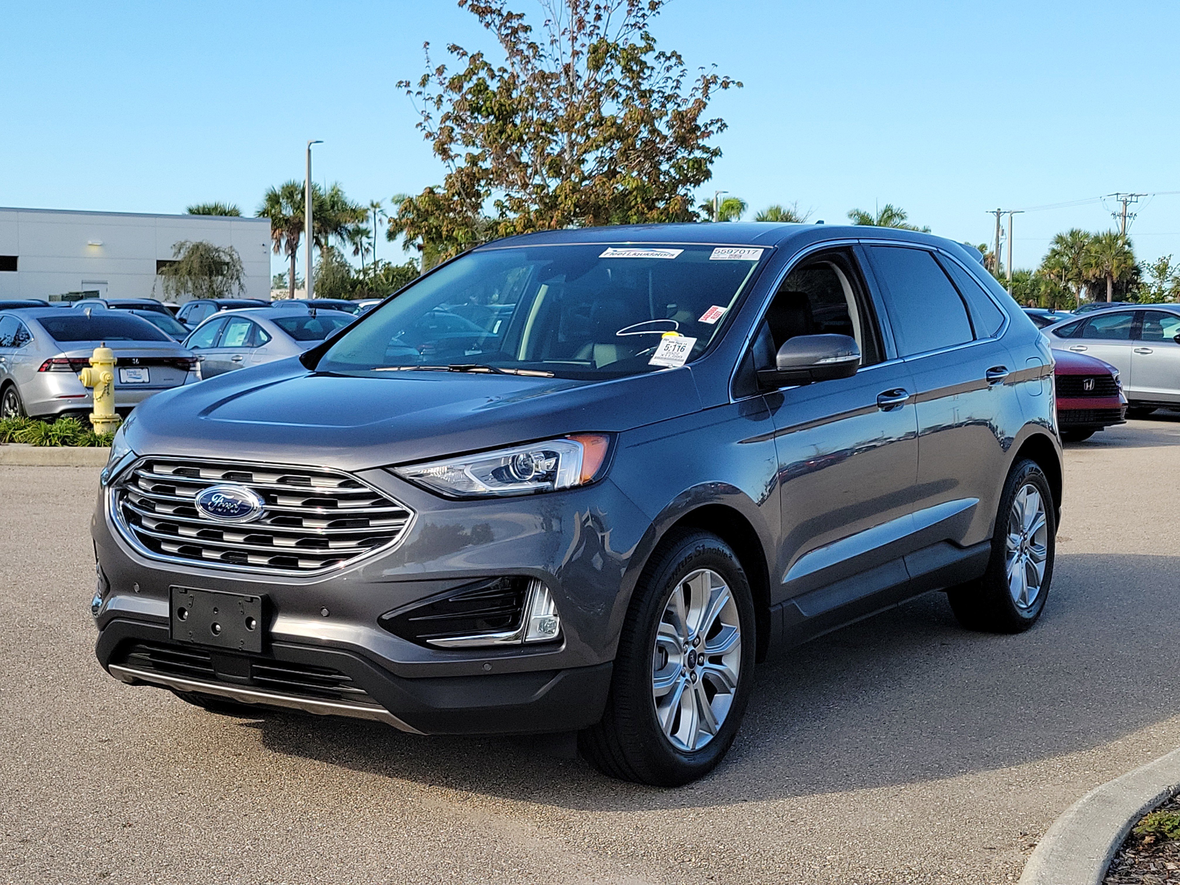 Used 2022 Ford Edge Titanium image 3