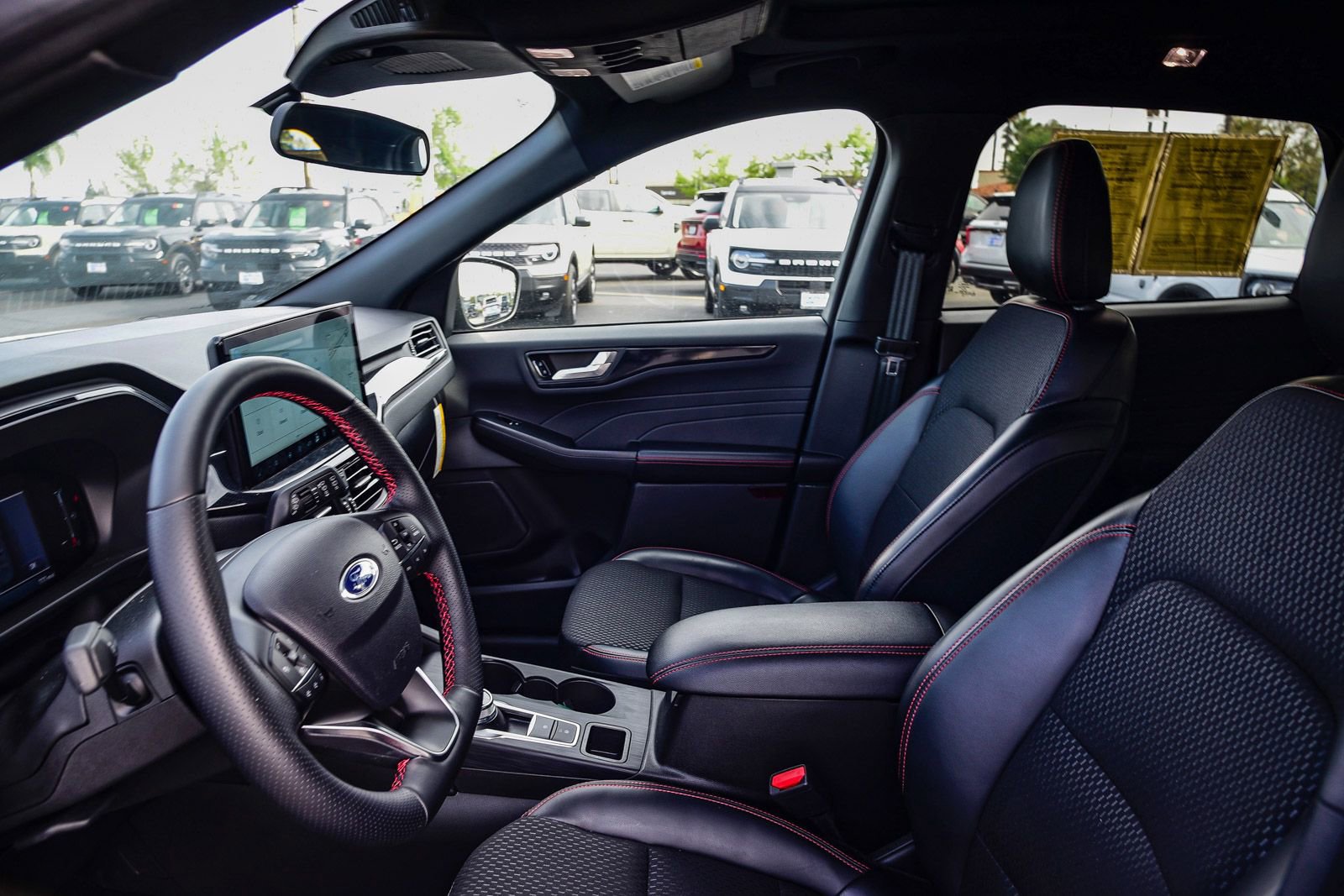 Used 2025 Ford Escape ST-Line w/ Equipment Group 301A image 18