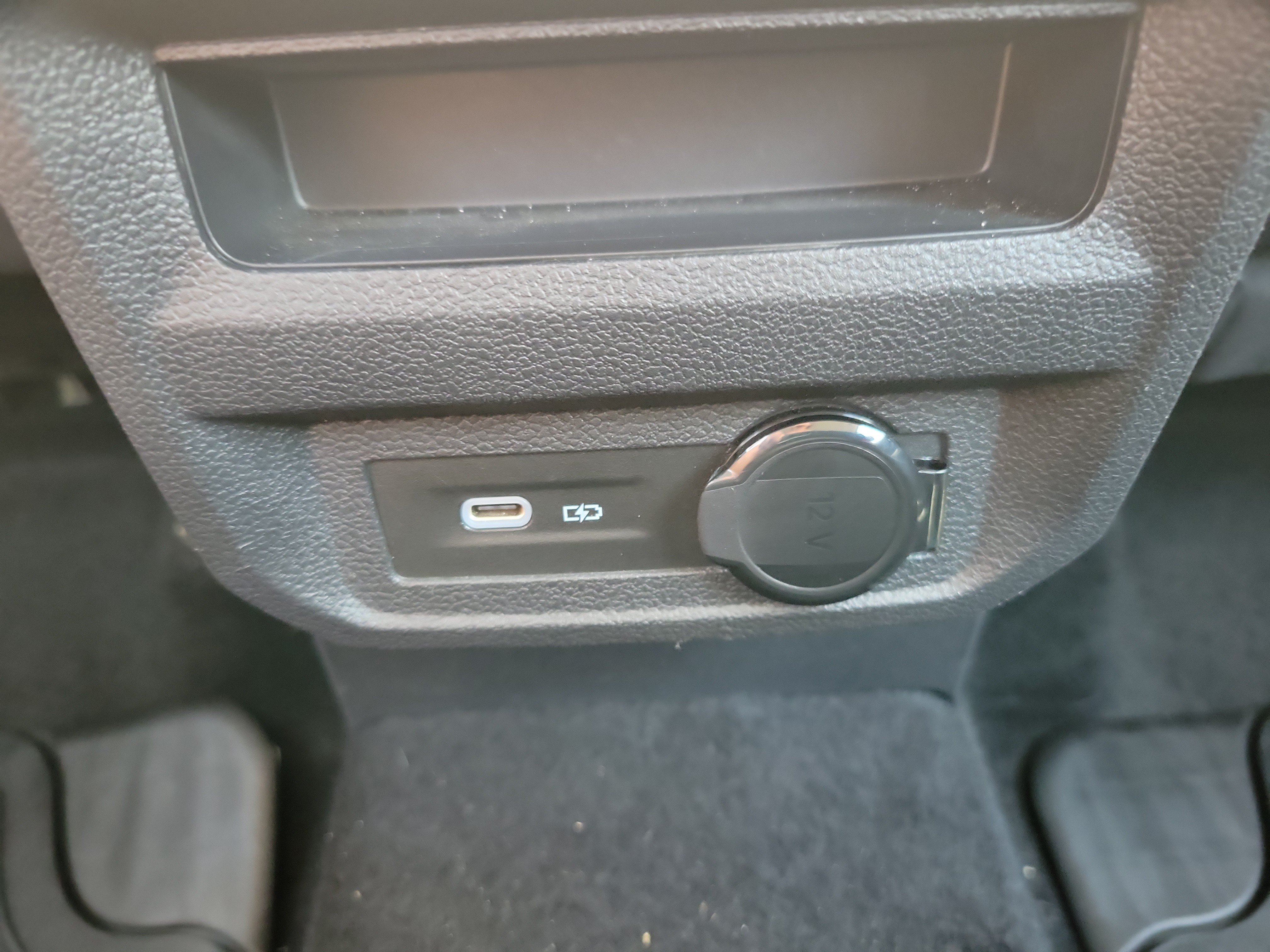 Used 2024 Volkswagen Tiguan SE FWD image 17