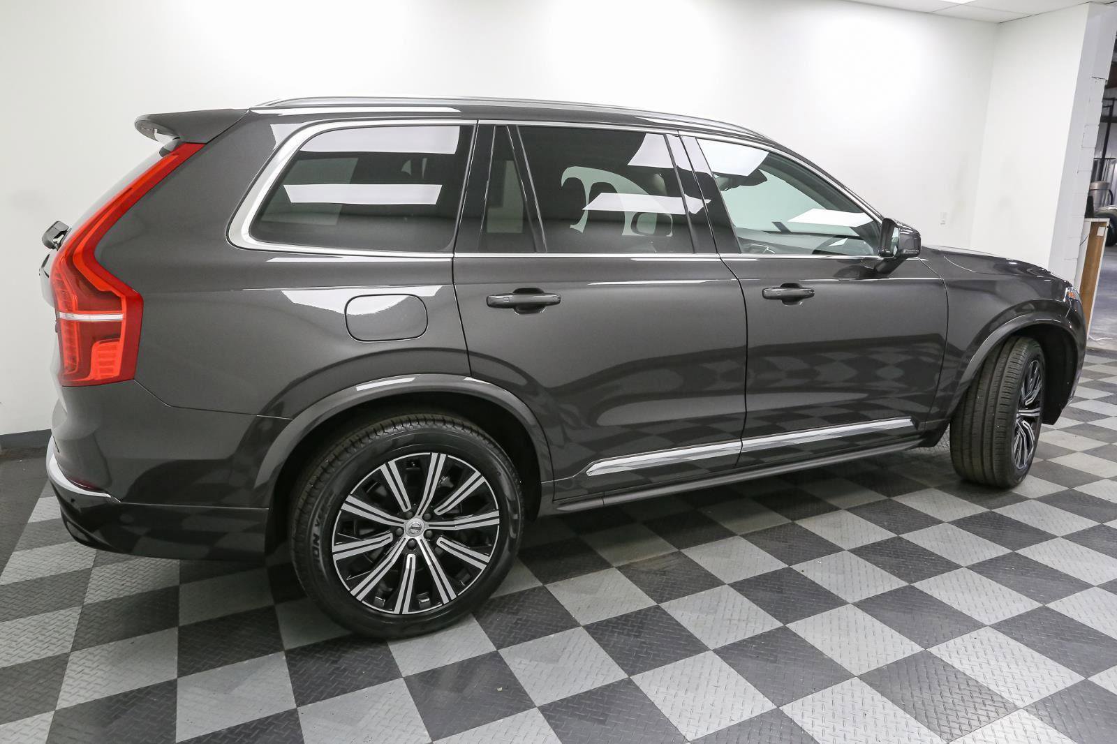Used 2024 Volvo XC90 B5 Core w/ Climate Package image 8