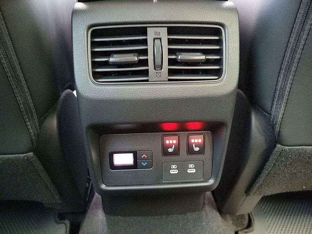 New 2026 Nissan Rogue Platinum image 18