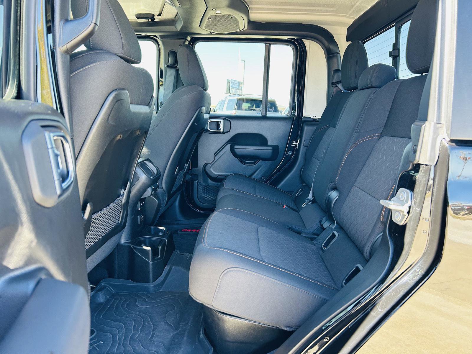 Used 2024 Jeep Gladiator Mojave w/ Technology Group image 26