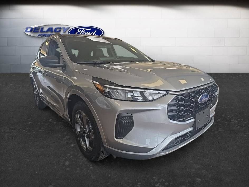 Used 2023 Ford Escape ST-Line w/ Tech Pack #1 AWD/4WD image 9