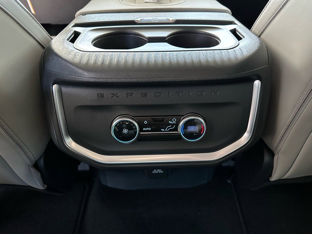 New 2025 Ford Expedition Active image 33