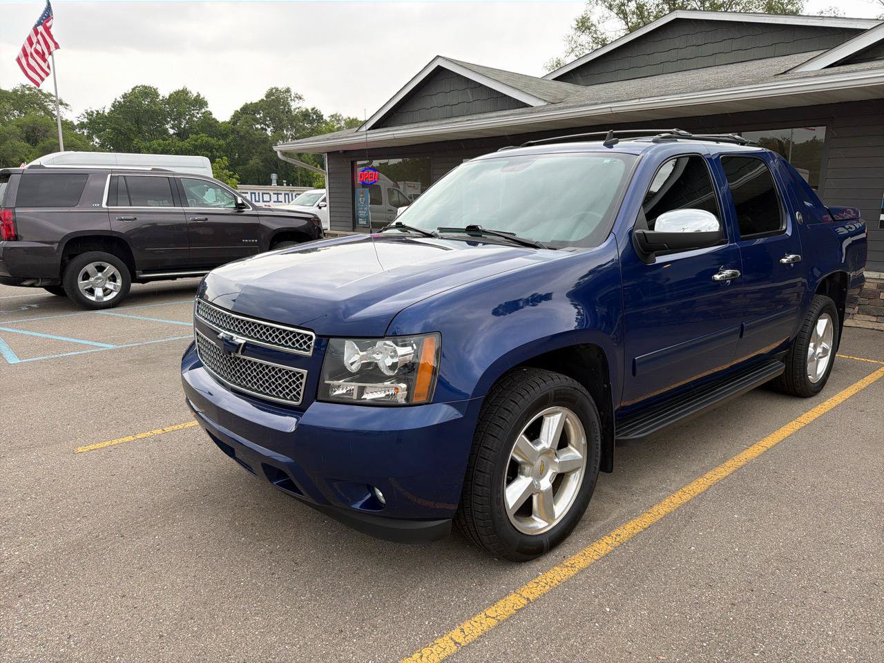 Used 2013 Chevrolet Avalanche LS w/ All-Star Edition AWD/4WD image 3