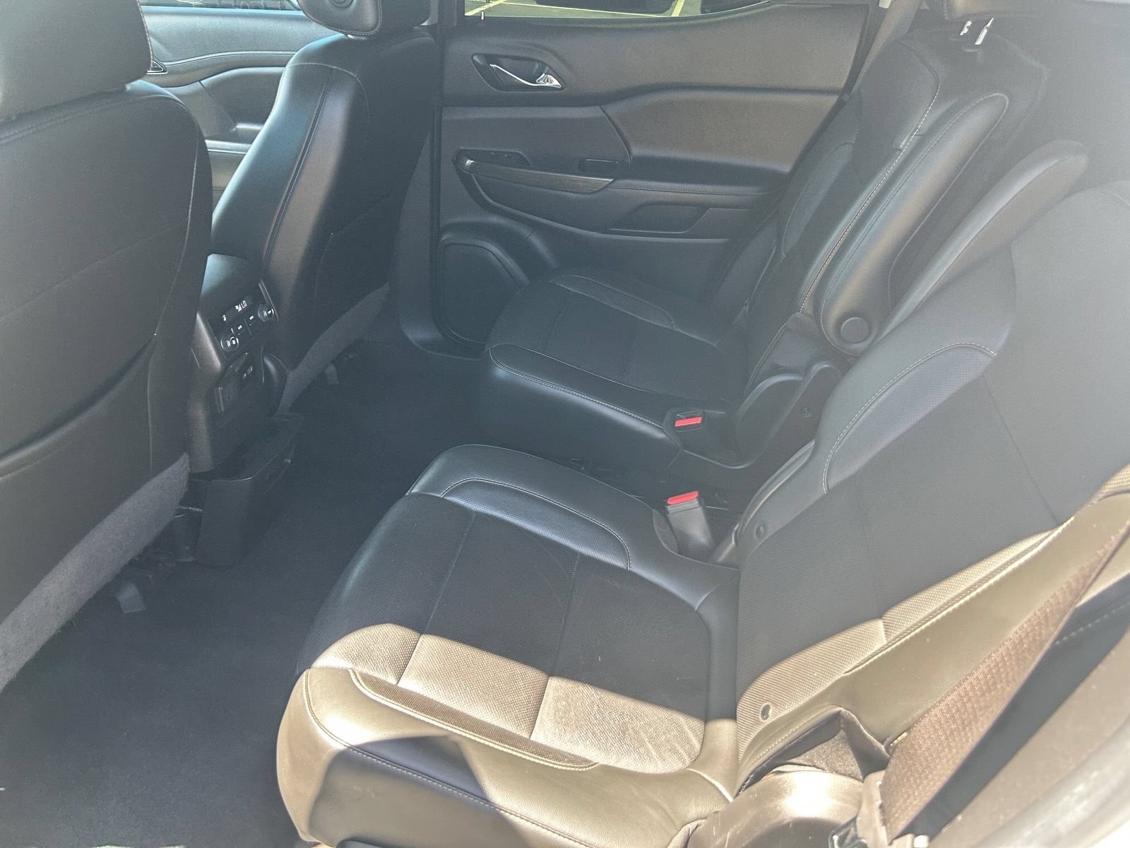 Used 2020 GMC Acadia SLT FWD image 18