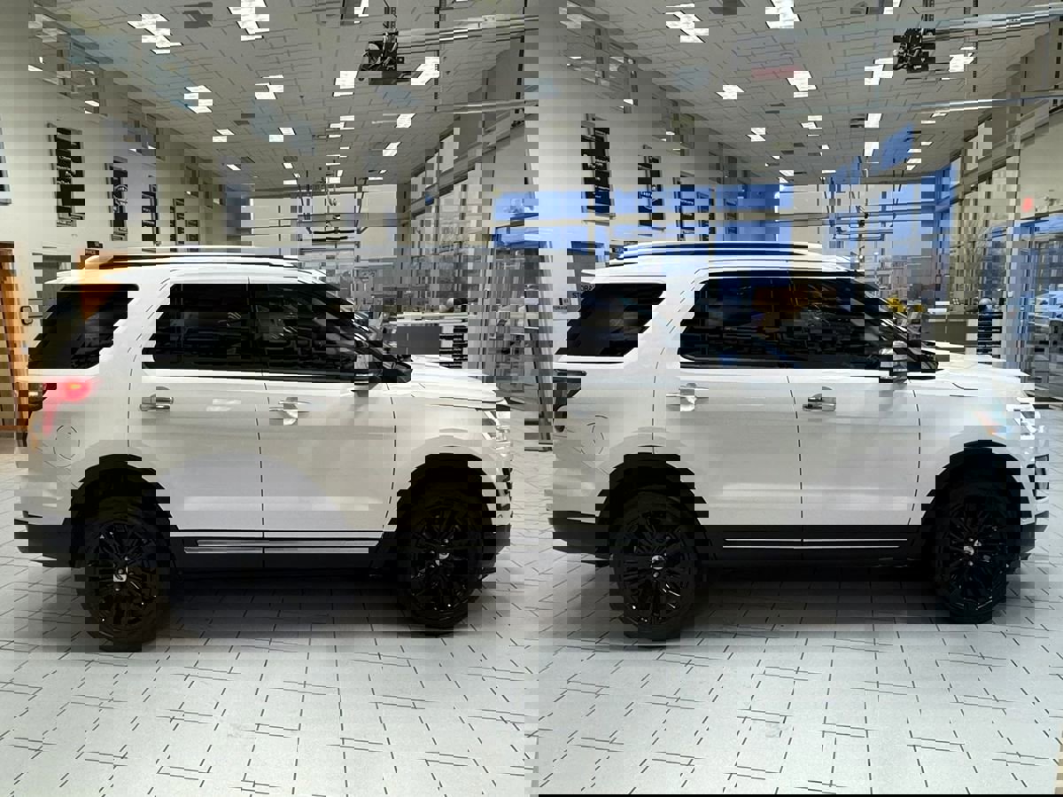 Used 2016 Ford Explorer Platinum image 60