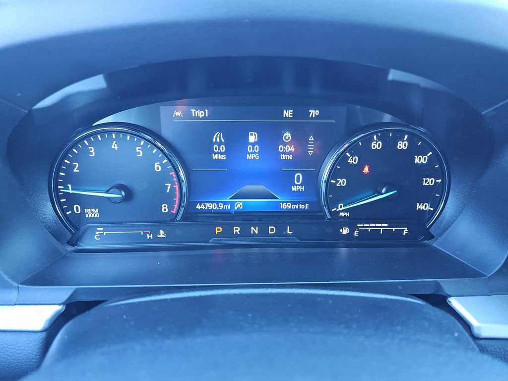 Used 2022 Ford Explorer XLT image 2