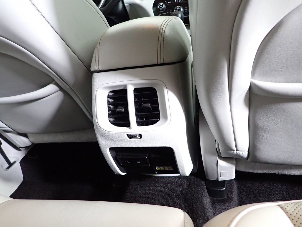 Used 2019 Jeep Cherokee Limited w/ Luxury Group image 44