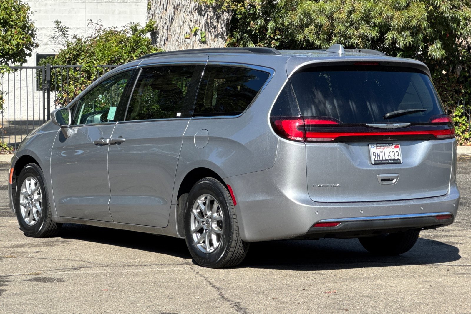 Used 2021 Chrysler Pacifica Touring image 5