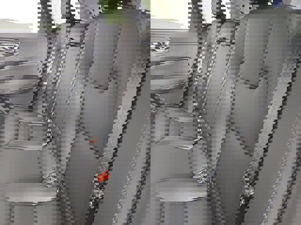 New 2025 Volvo XC60 B5 Plus w/ Protection Package Premier image 19