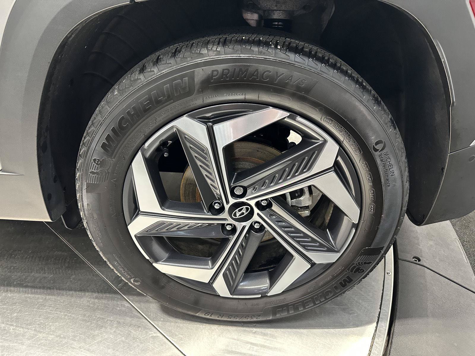 Certified 2023 Hyundai Tucson Limited AWD/4WD image 10
