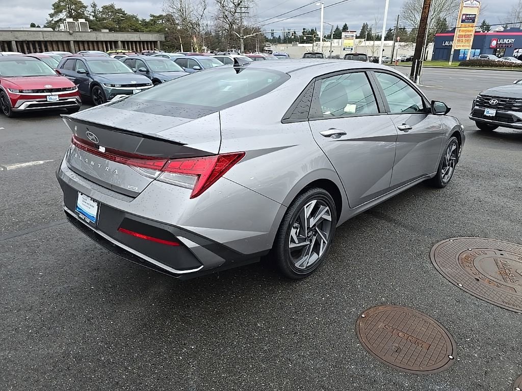 Used 2025 Hyundai Elantra SEL FWD image 6