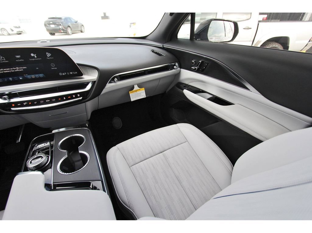 New 2026 Cadillac Lyriq Luxury AWD/4WD image 10