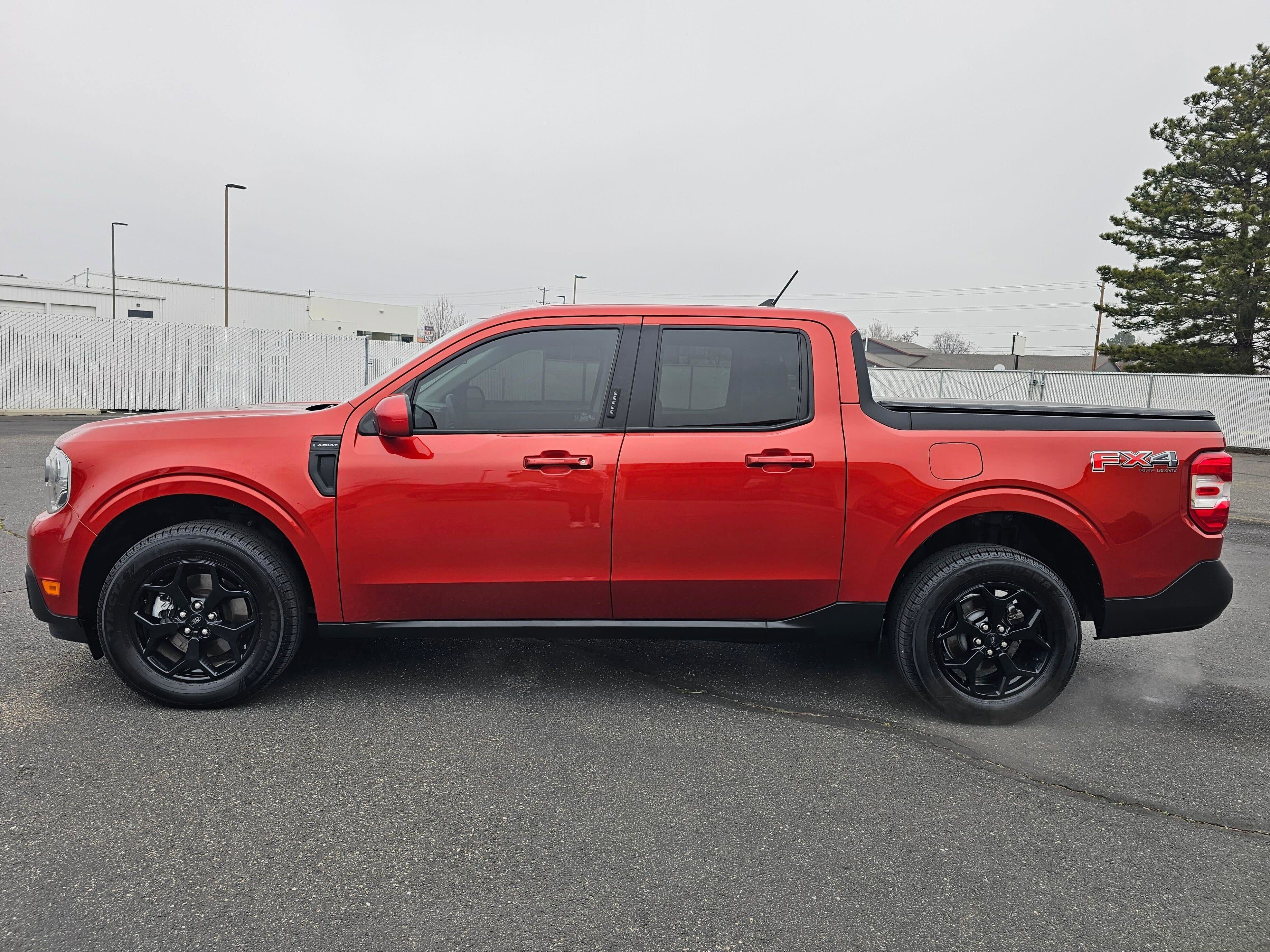 Used 2022 Ford Maverick Lariat w/ Lariat Luxury Package image 3