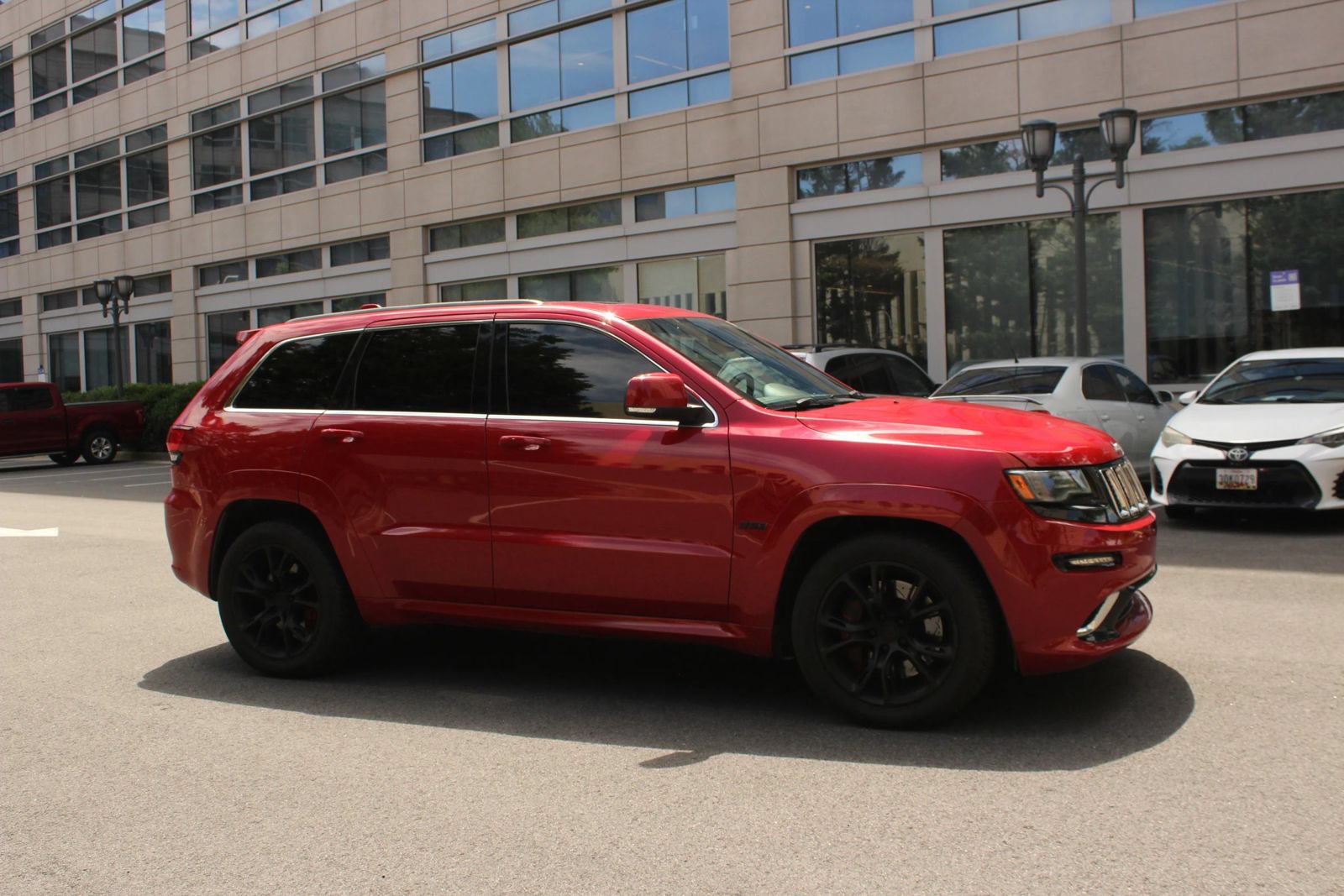 Used 2015 Jeep Grand Cherokee SRT w/ Luxury Group II AWD/4WD image 2