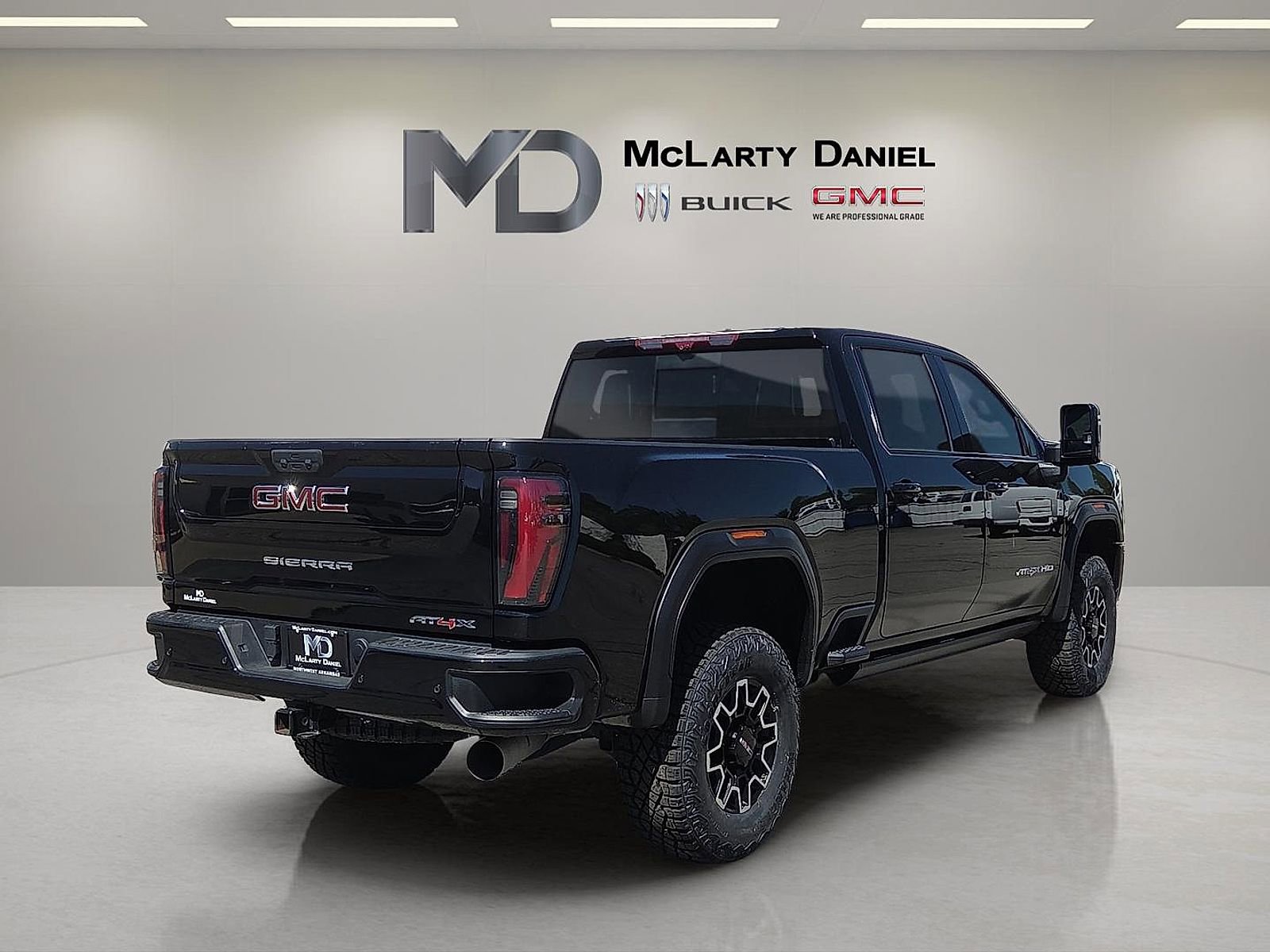 Used 2024 GMC Sierra 2500 AT4X AWD/4WD image 5