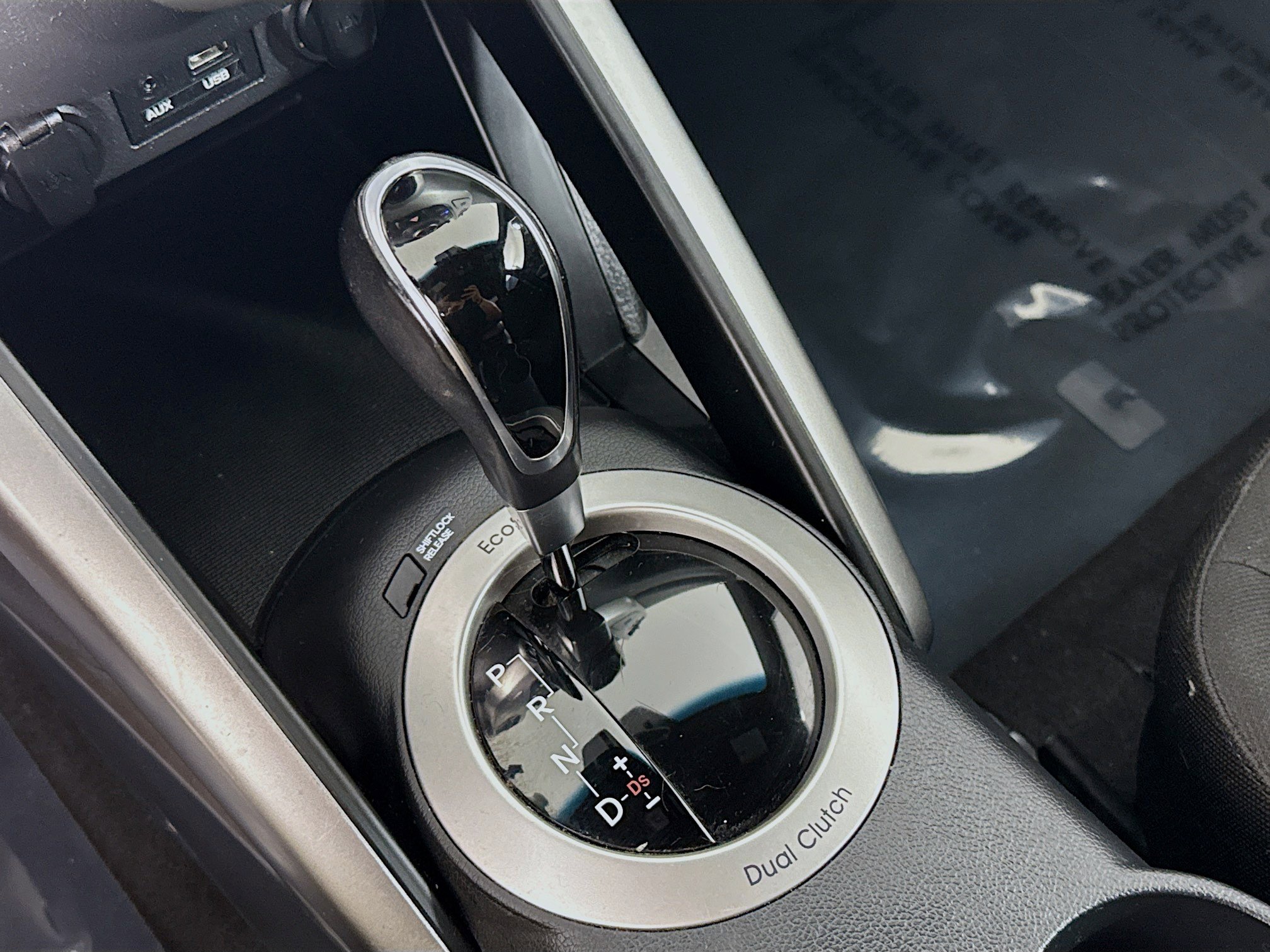 Used 2017 Hyundai Veloster Value Edition image 20