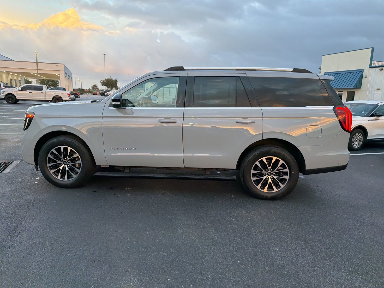 Used 2025 Ford Expedition Platinum image 13