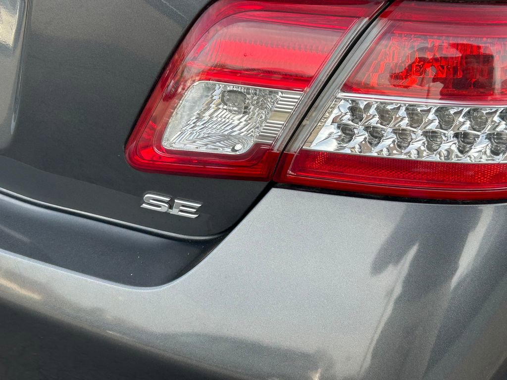 Used 2011 Toyota Camry SE w/ Sport Leather Pkg FWD image 14