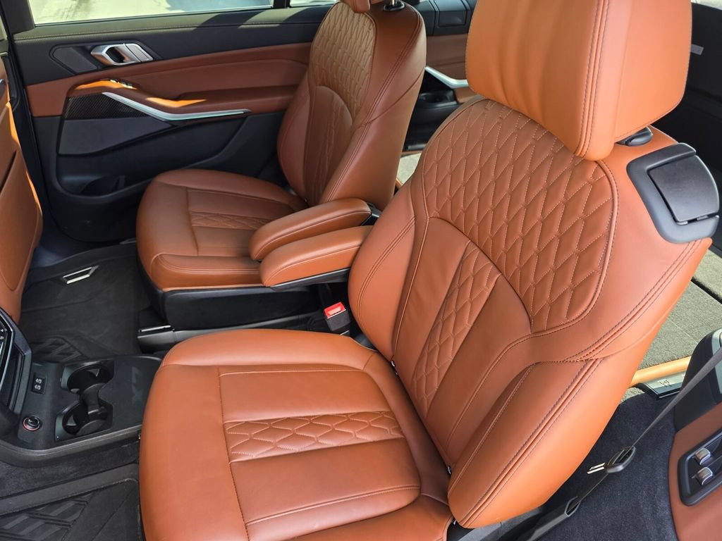 Certified 2025 BMW X7 M60i w/ Climate Comfort Package AWD/4WD image 16