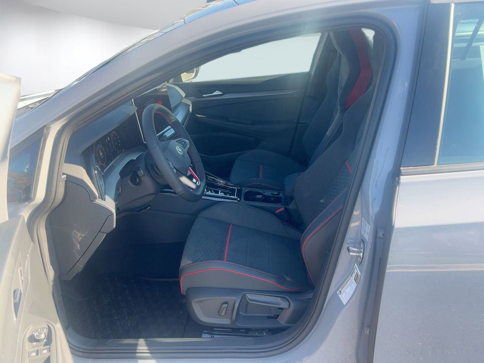 New 2026 Volkswagen Golf SE FWD image 5