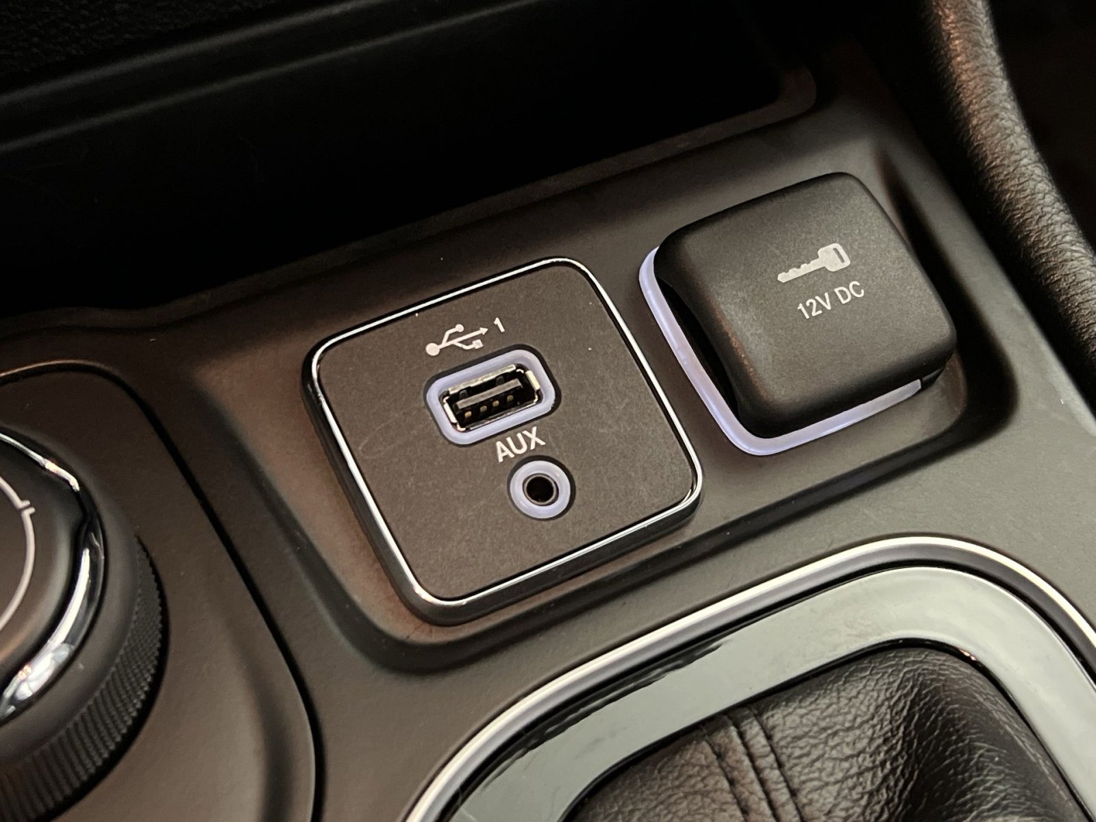 Used 2023 Jeep Cherokee Altitude Lux image 34