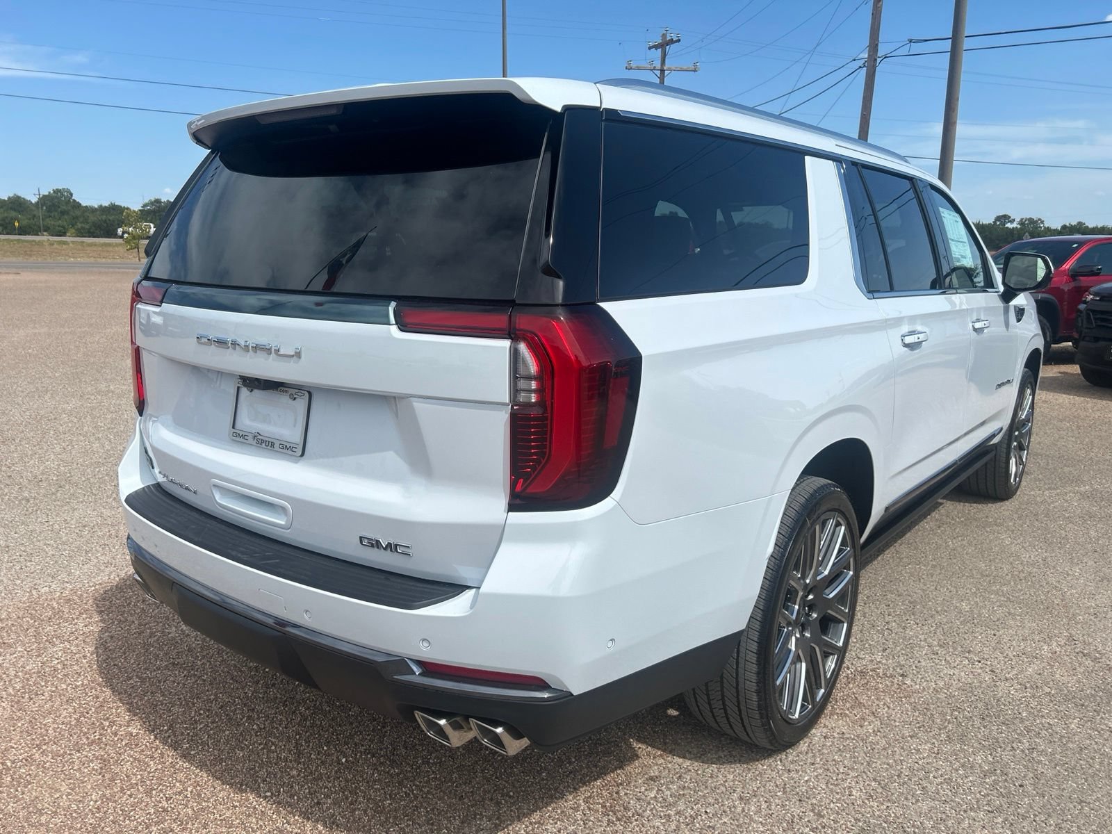 New 2026 GMC Yukon XL Denali Ultimate w/ LPO, Floor Liner Package AWD/4WD image 6