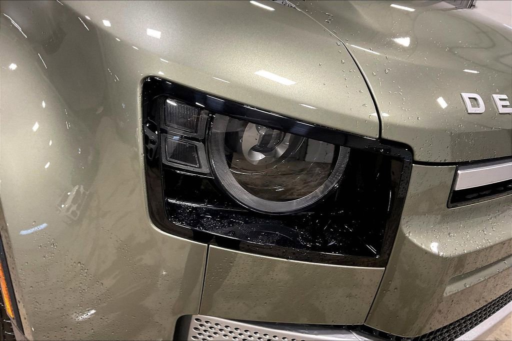 Used 2025 Land Rover Defender 110 S image 32