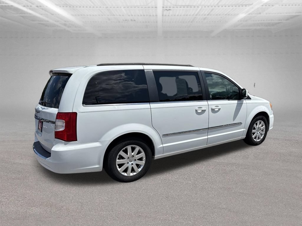 Used 2014 Chrysler Town & Country Touring FWD image 3