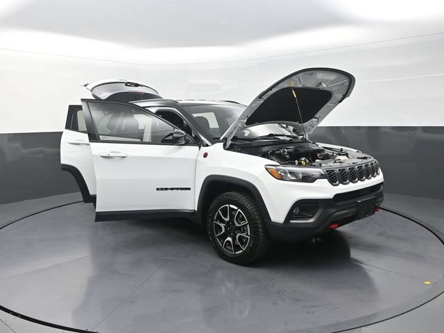Used 2026 Jeep Compass Trailhawk AWD/4WD image 29