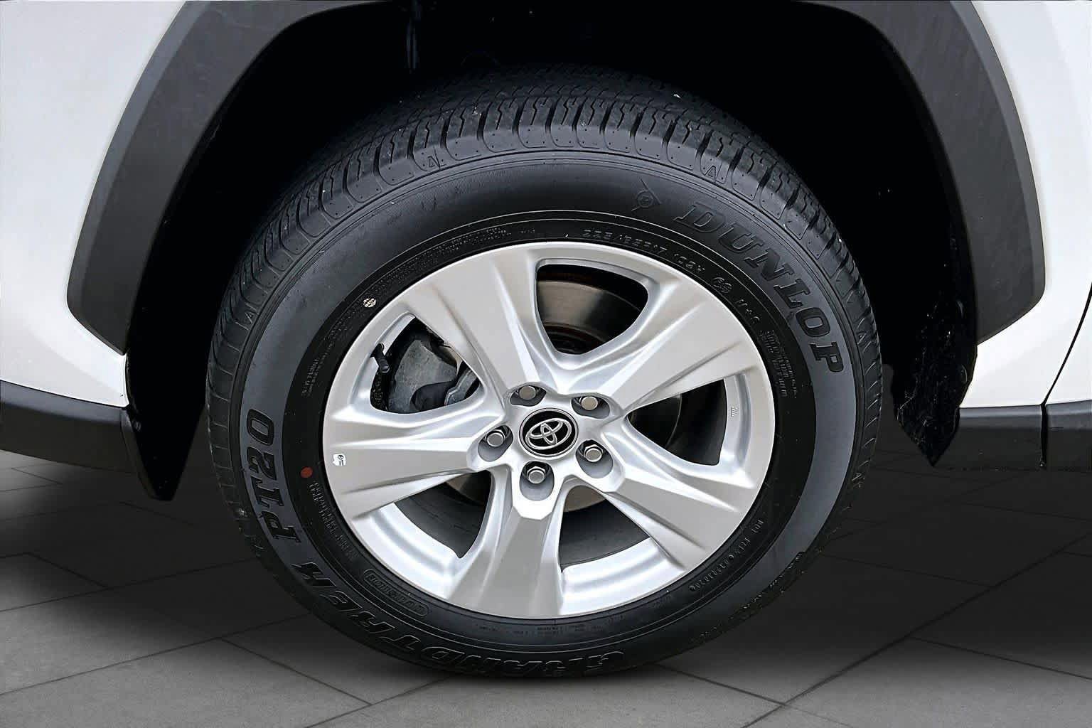 Used 2021 Toyota RAV4 XLE w/ Carpet Mat Package (TMS) FWD image 10