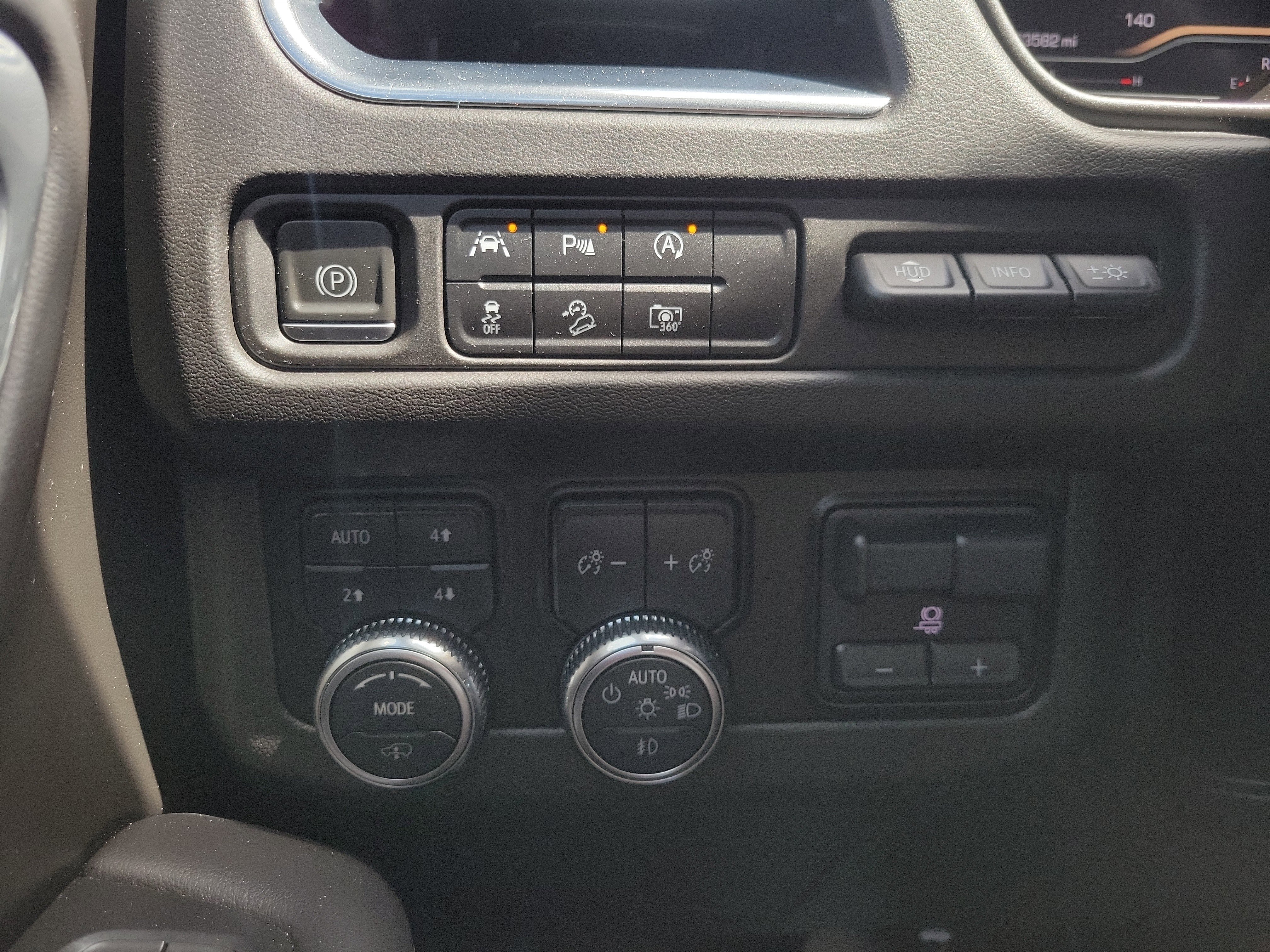 Certified 2023 GMC Yukon XL AT4 w/ AT4 Premium Plus Package AWD/4WD image 26