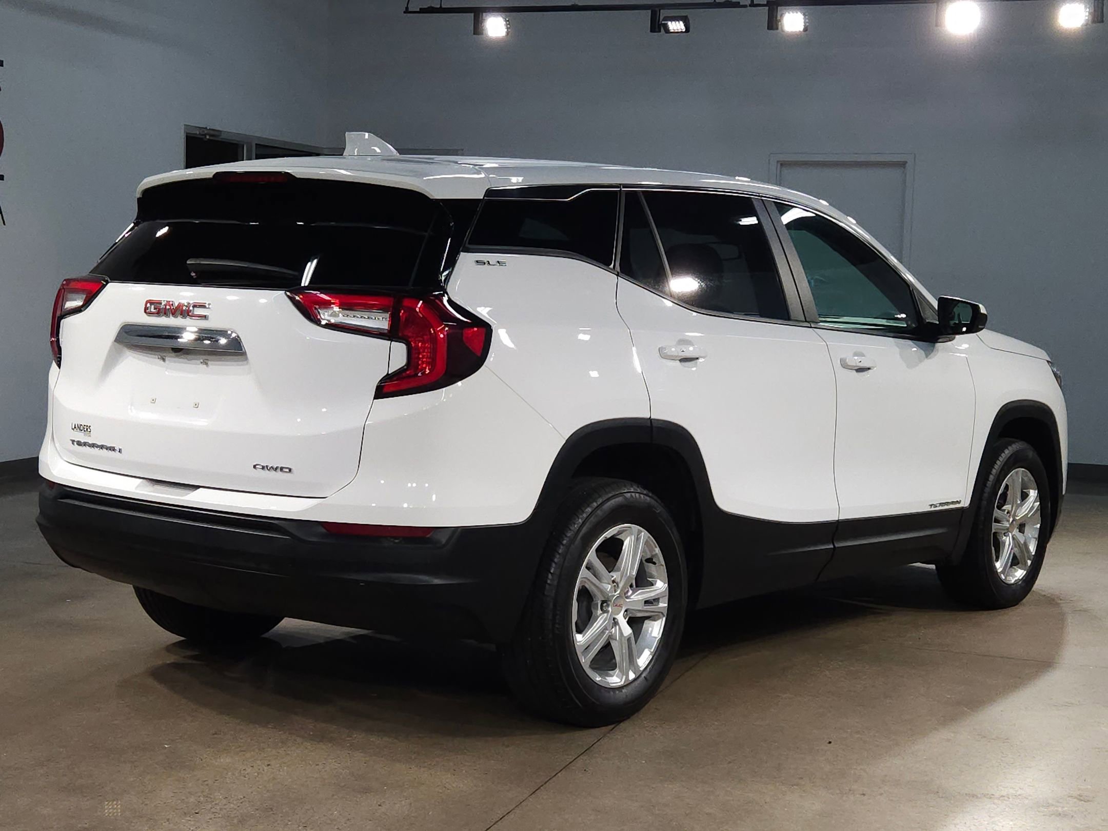 Used 2024 GMC Terrain SLE image 7