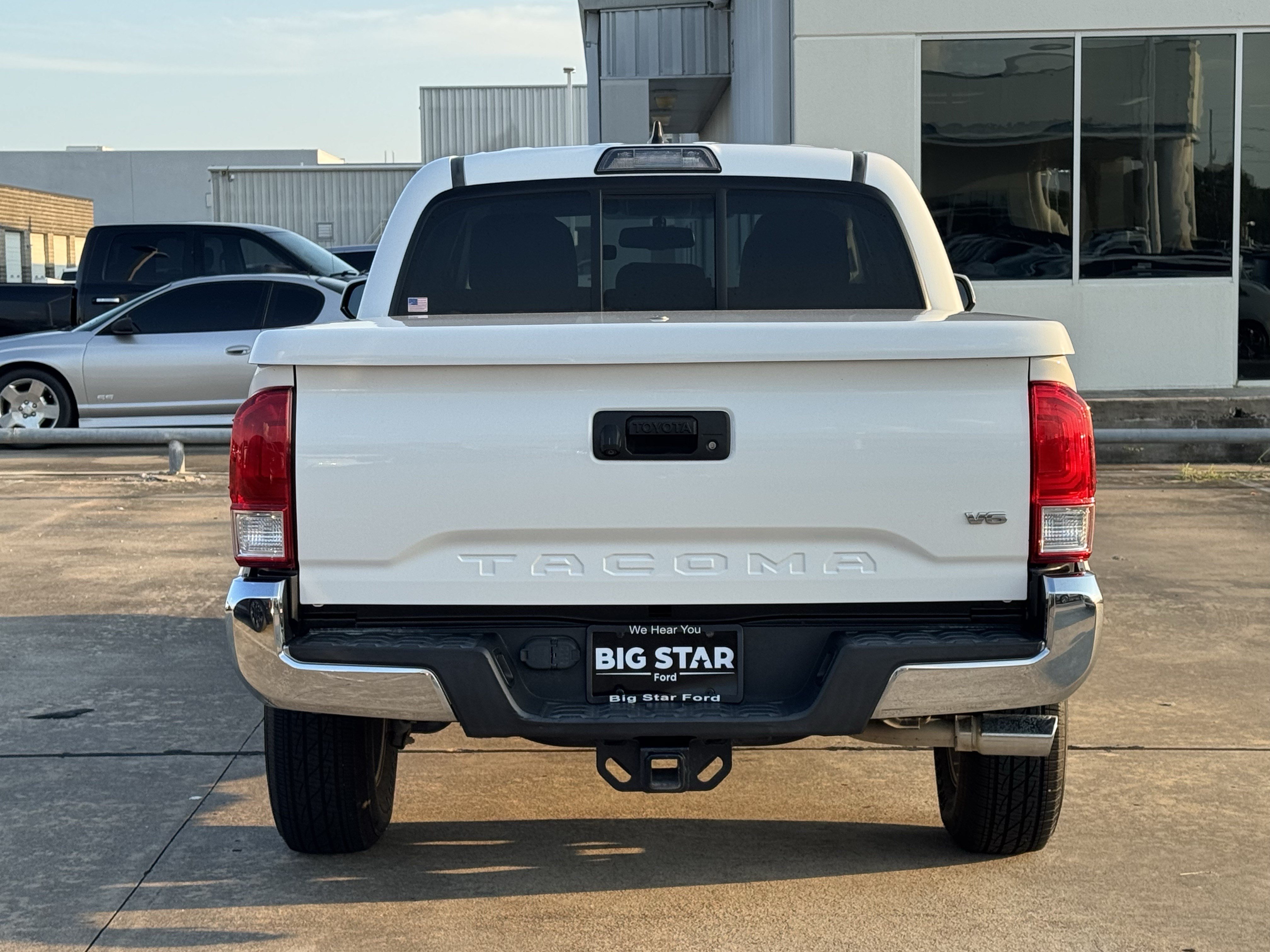 Used 2017 Toyota Tacoma SR5 w/ Tow Package RWD image 9