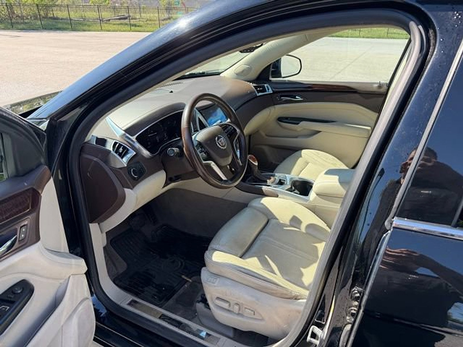 Used 2016 Cadillac SRX Luxury w/ Driver Awareness Package AWD/4WD image 9