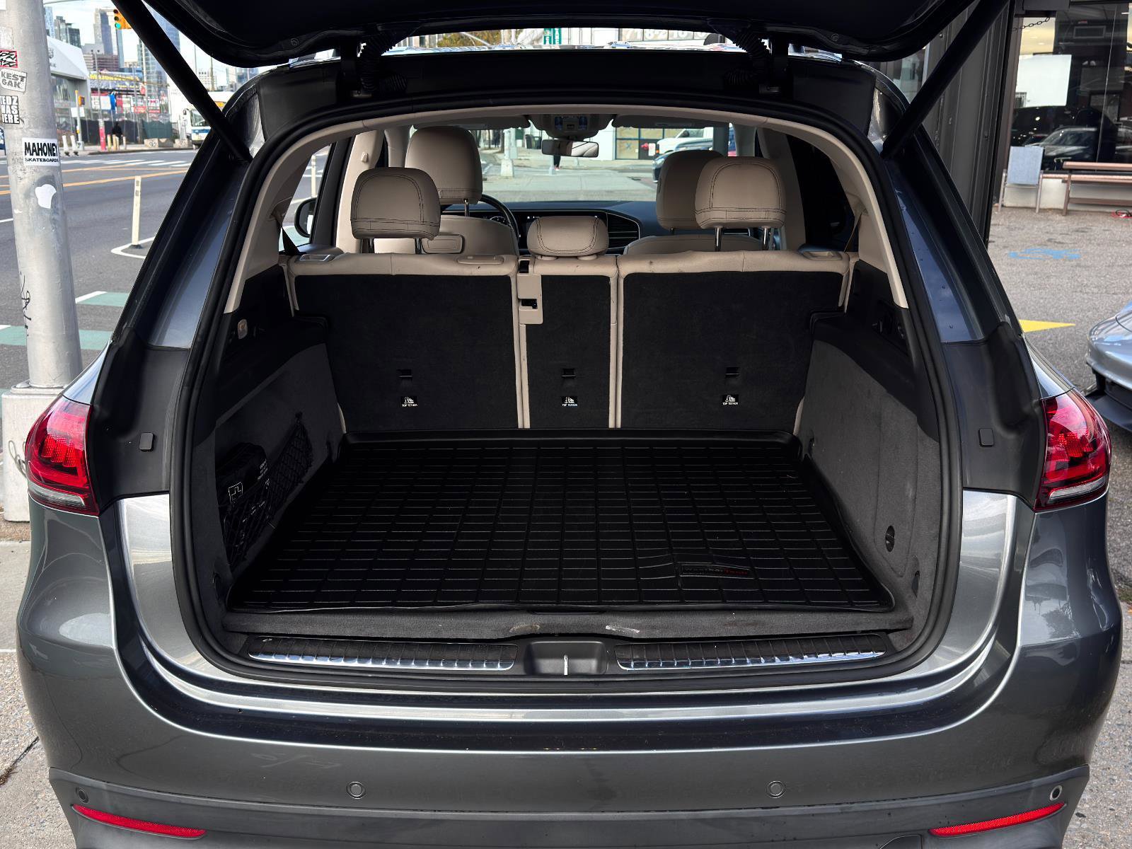 Used 2020 Mercedes-Benz GLE 350 4MATIC w/ Premium Package image 8