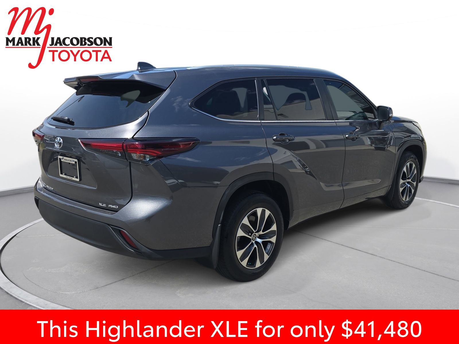 Used 2024 Toyota Highlander XLE AWD/4WD image 9