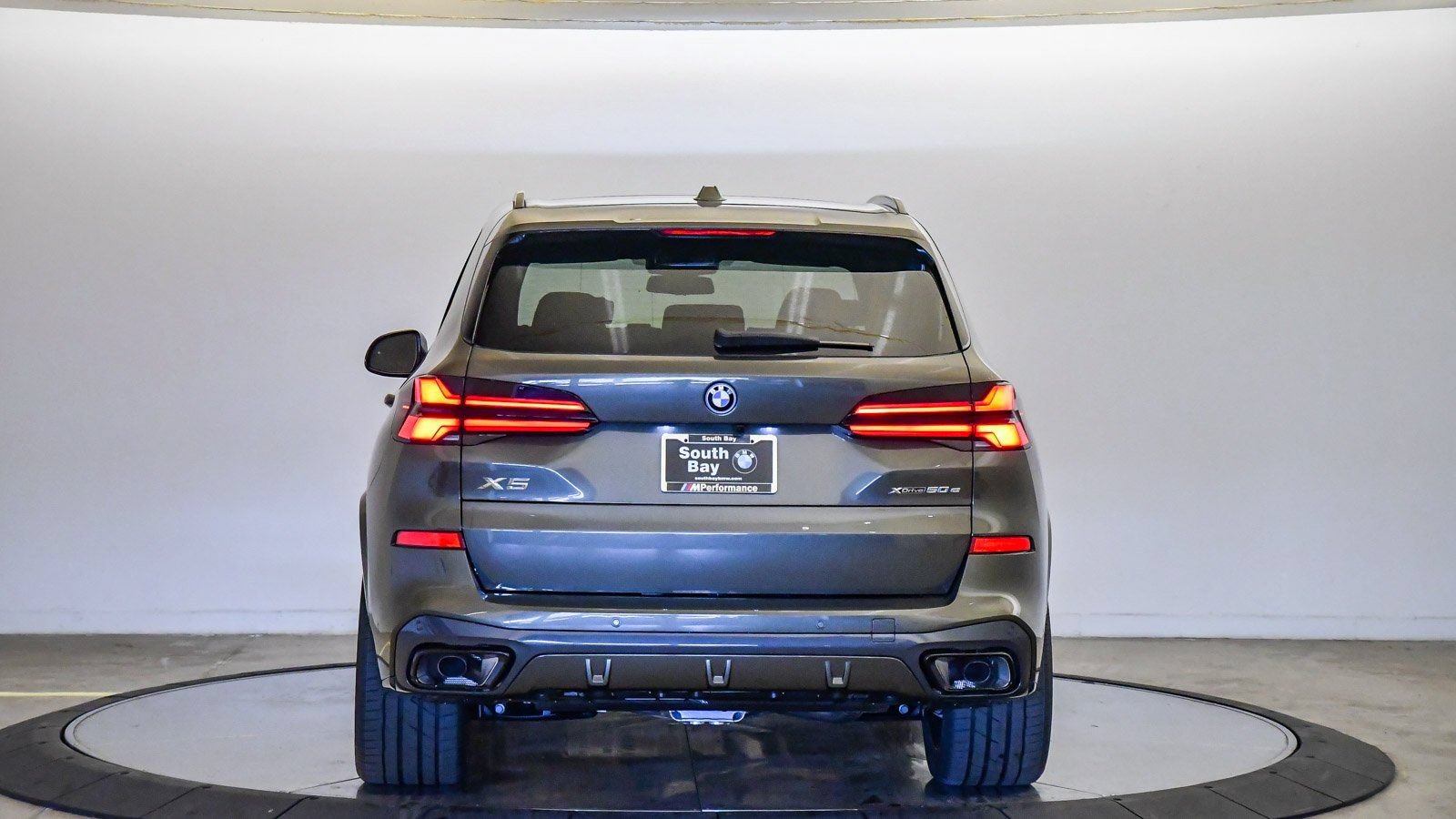New 2026 BMW X5 xDrive50e w/ M Sport Package AWD/4WD image 3