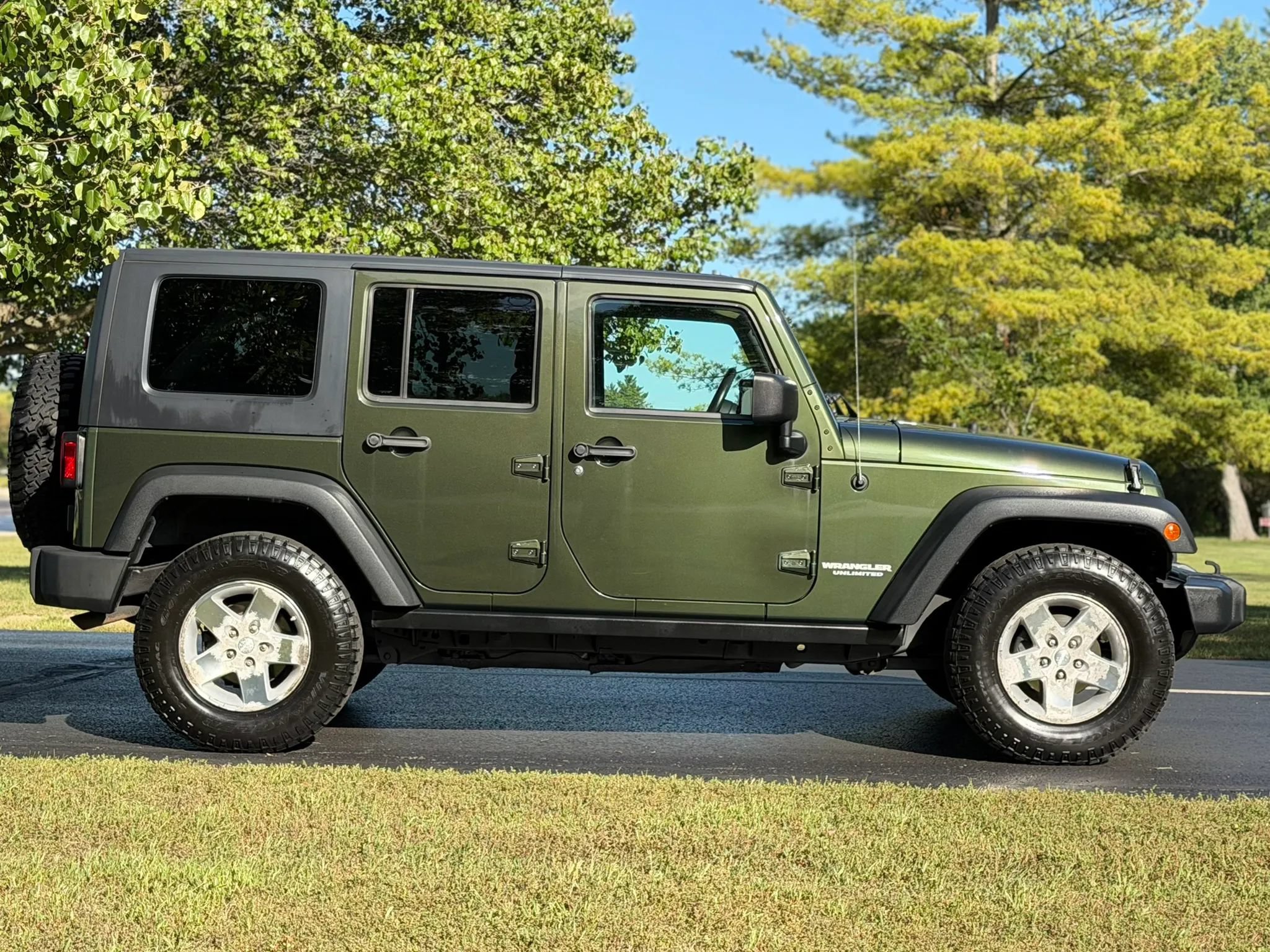 Used 2008 Jeep Wrangler Unlimited Rubicon w/ PWR Convenience Group AWD/4WD image 4