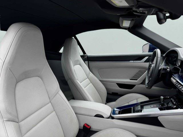 Used 2024 Porsche 911 Carrera RWD image 39