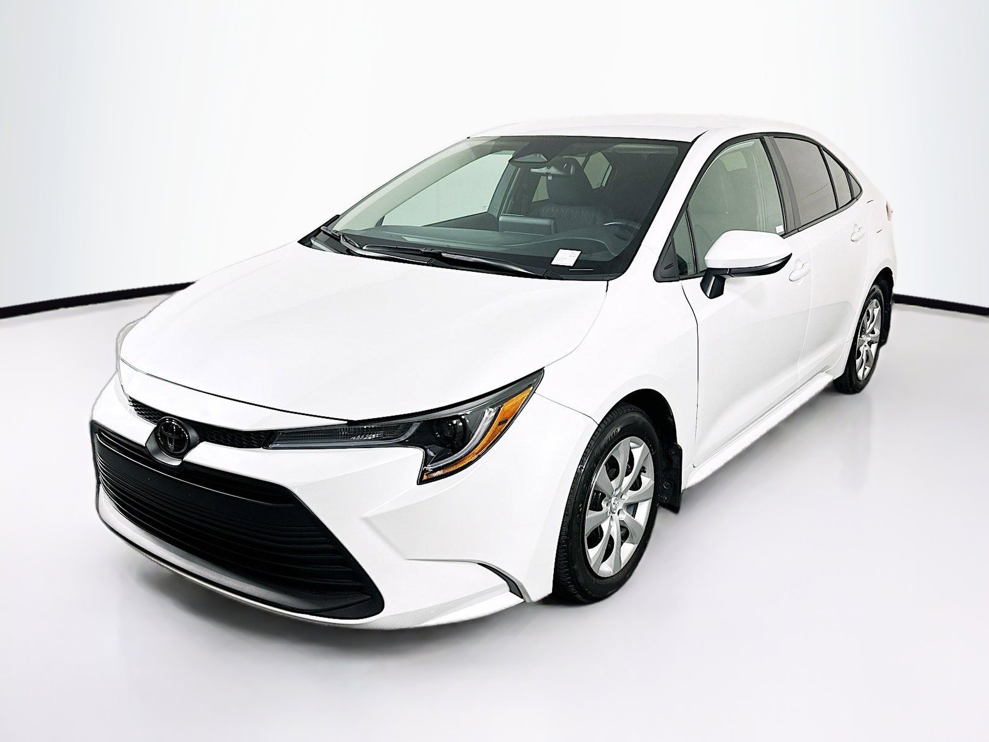 Used 2025 Toyota Corolla LE image 3