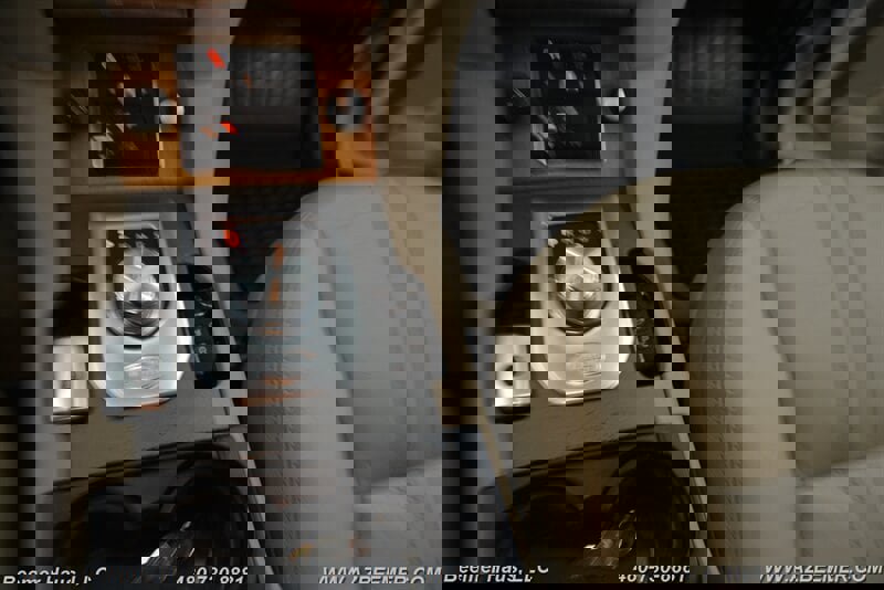 Used 2015 Land Rover LR4 HSE image 35