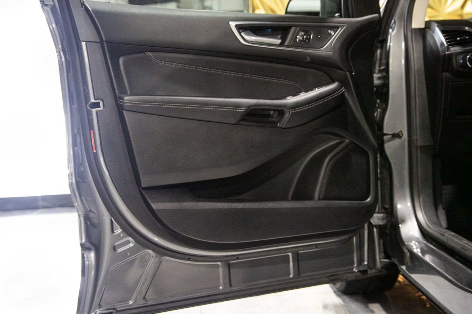 Used 2024 Ford Edge Titanium AWD/4WD image 21