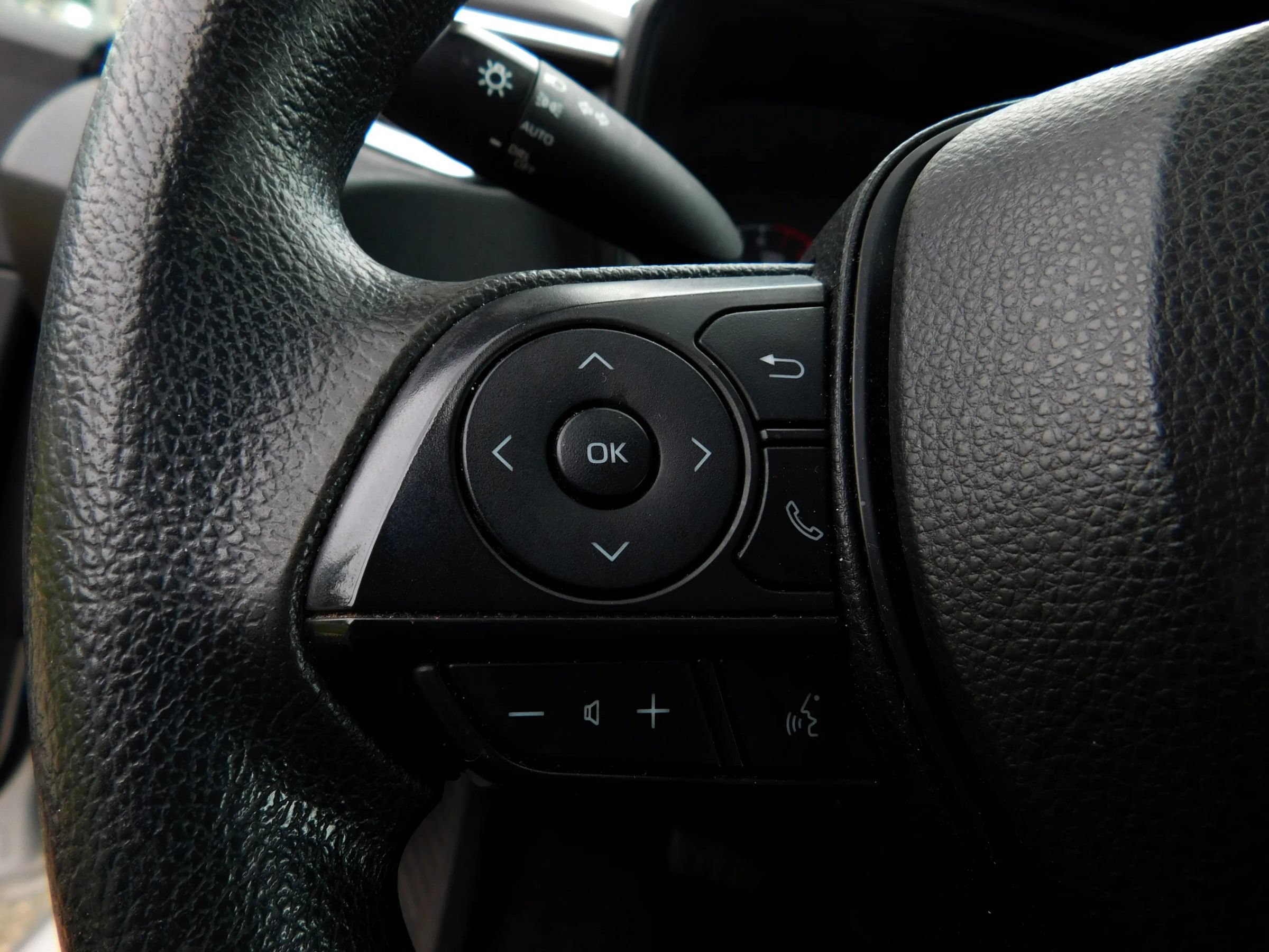 Used 2022 Toyota Corolla LE FWD image 19